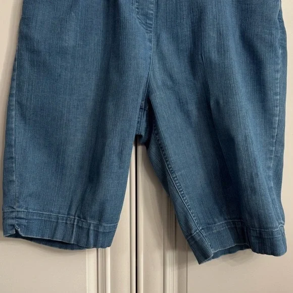 Womens Size XL Pull-On Elastic Waist Medium Wash Denim Bermuda Shorts by VENUS - Picture 3 of 8